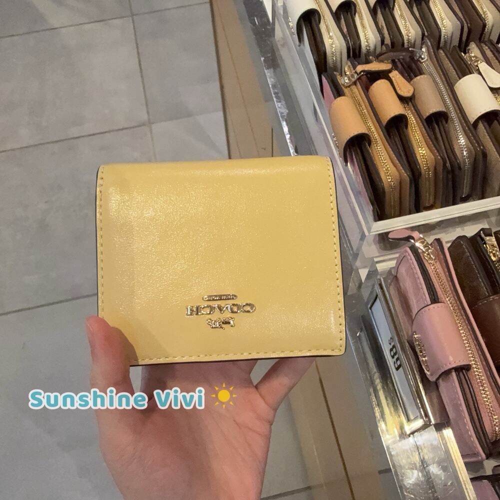 NWT COACH Snap Wallet With Charm VANILLA CFE00 Shiny smooth leather